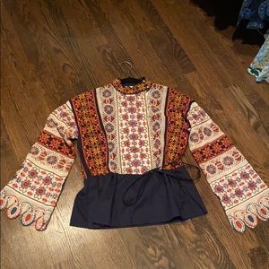 Tory Burch top w/ beautiful detail sz 2